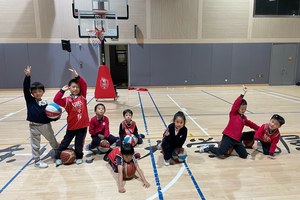 如何通过团队合作提升篮球后卫表现:实战经验与策略解析